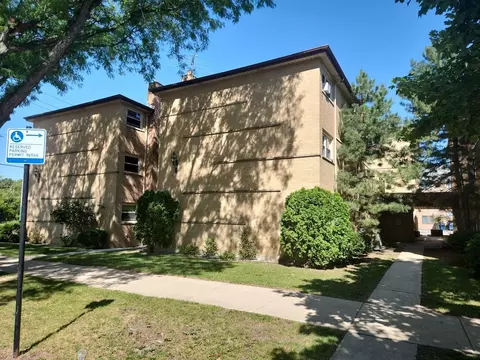8752 W Berwyn Ave #2S, Chicago, IL 60656