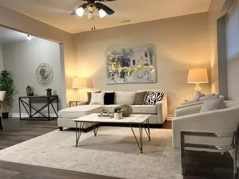 4236 S Champlain Ave, Chicago, IL 60653 photo 9
