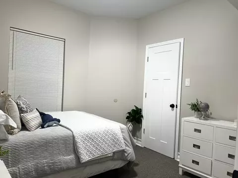 4236 S Champlain Ave, Chicago, IL 60653 photo 14