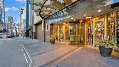 111 E Chestnut St #21A, Chicago, IL 60611