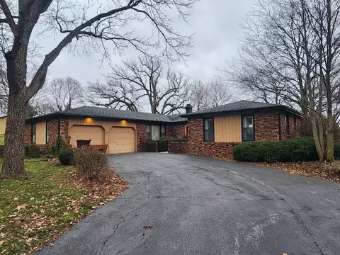 12814 Ellen Dr, Genoa, IL 60135