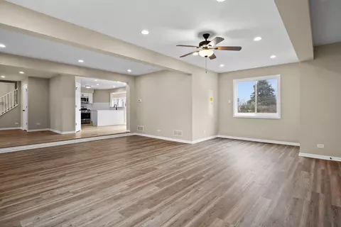 Living - 40 W809 Bending Ln, Elgin, IL 60124 photo 6 of 9