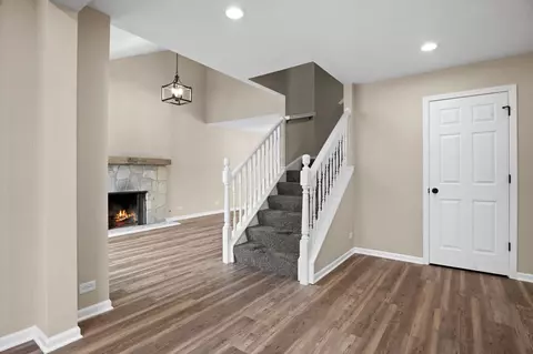 Living - 40 W809 Bending Ln, Elgin, IL 60124 photo 1 of 9