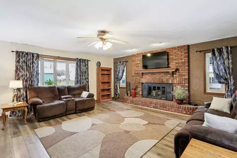 204 E Maple St, Ogden, IL 61859 photo 3