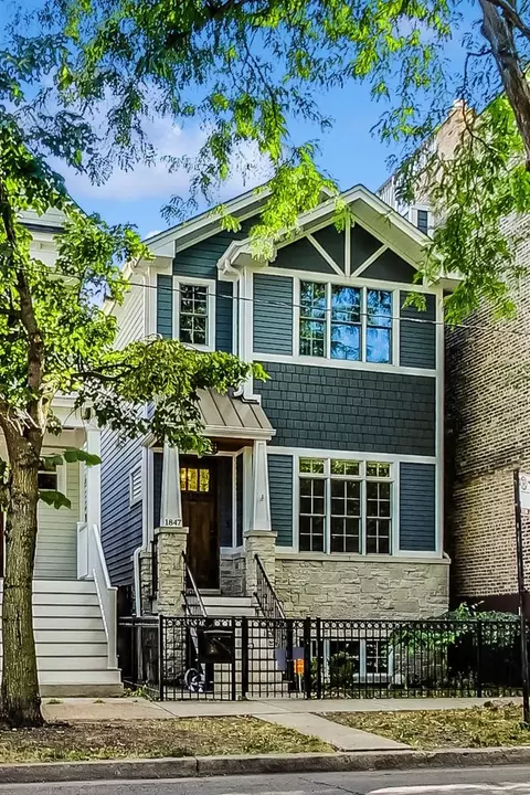 1847 W Berteau Ave, Chicago, IL 60613