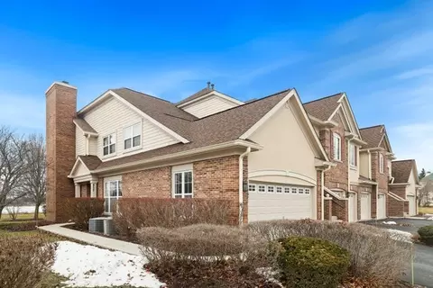 457 Saddlebrook Ln, Vernon Hills, IL 60061