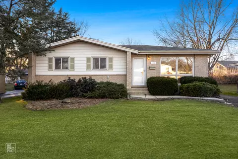 1112 N Crabtree Ln, Mount Prospect, IL 60056