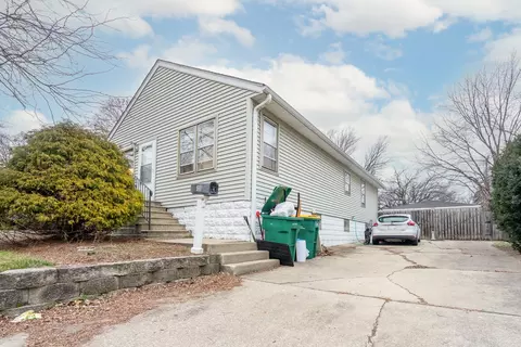 911 Croghan Ave, Joliet, IL 60436