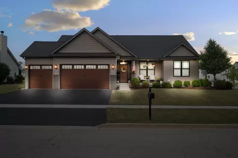 2304 Luther Lowell Ln, Sycamore, IL 60178