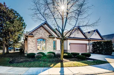 27 Laughry Ln, Palos Park, IL 60464