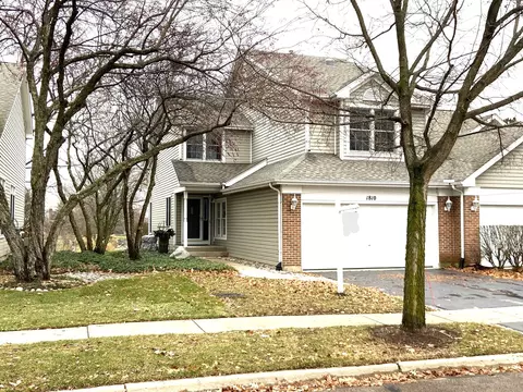1810 Waverly Cir, Saint Charles, IL 60174