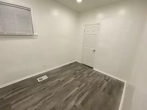 8152 S Escanaba Ave, Chicago, IL 60617 photo 7