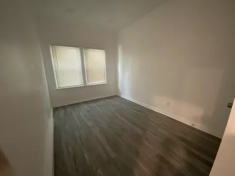 8152 S Escanaba Ave, Chicago, IL 60617 photo 8