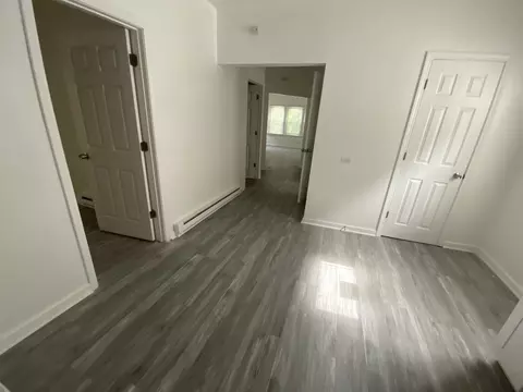8152 S Escanaba Ave, Chicago, IL 60617 photo 6