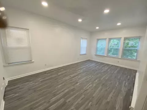 8152 S Escanaba Ave, Chicago, IL 60617 photo 2