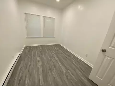 8152 S Escanaba Ave, Chicago, IL 60617 photo 10