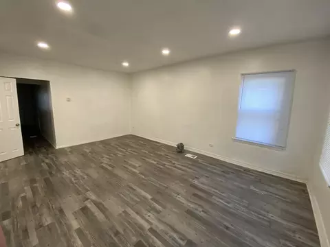 8152 S Escanaba Ave, Chicago, IL 60617 photo 3