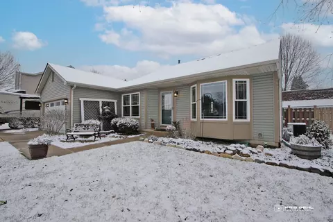 3610 Pebble Crk, Mchenry, IL 60050