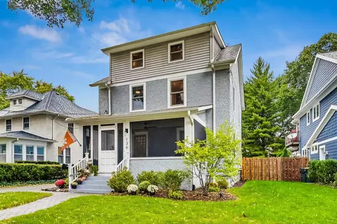 136 Mckinley Ave, Libertyville, IL 60048