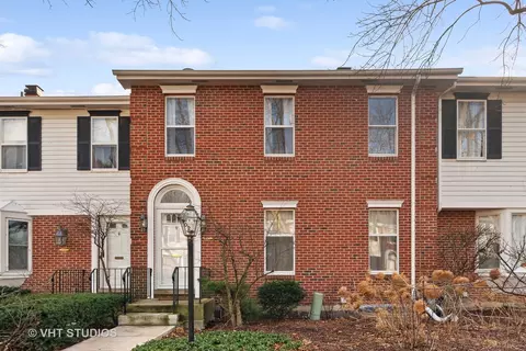 9025 Lincolnwood Dr, Evanston, IL 60203