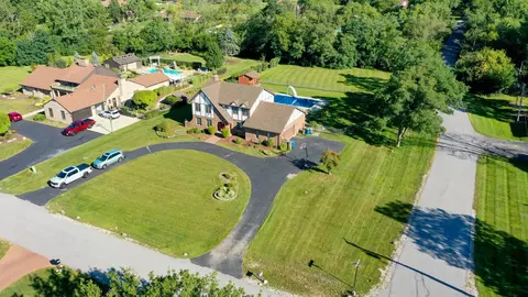 9800 Wild Cherry Ln, Palos Park, IL 60464
