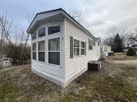 93 Lakeshore Dr, Wilmington, IL 60481