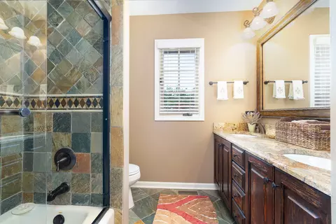 Bath - 13237 Lakeshore Dr, Plainfield, IL 60585 photo 3 of 4