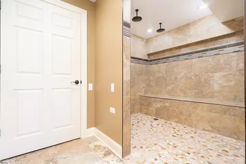 Bath - 13237 Lakeshore Dr, Plainfield, IL 60585 photo 4 of 4