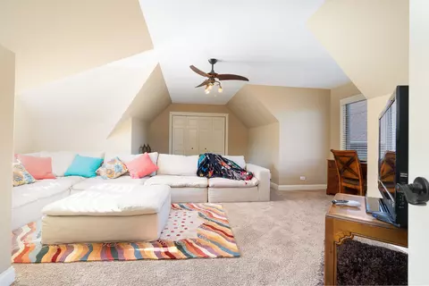 Living - 13237 Lakeshore Dr, Plainfield, IL 60585 photo 5 of 6