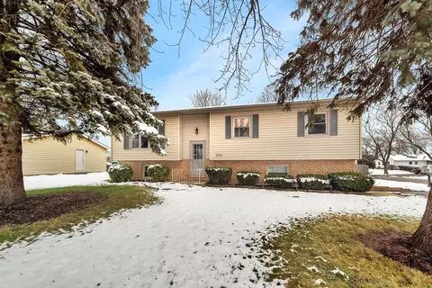 300 Arrowhead Dr, Shorewood, IL 60404