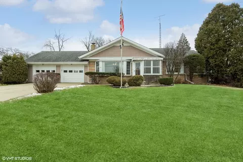 404 W Mckinley St, Harvard, IL 60033