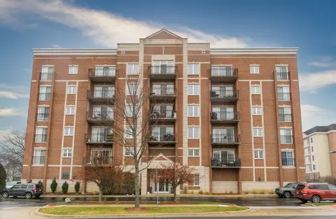 405 S Creekside Dr #601, Palatine, IL 60074