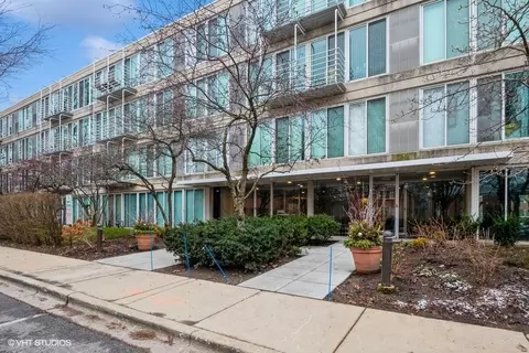 2555 Gross Point Rd #201, Evanston, IL 60201
