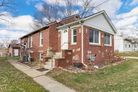 1123 Barker St, Bloomington, IL 61701