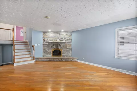 331 Triggs Ave, Elgin, IL 60123 photo 4