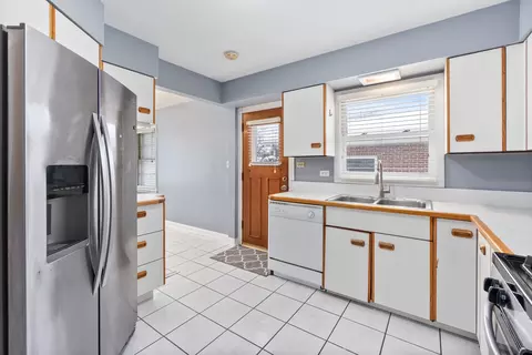 331 Triggs Ave, Elgin, IL 60123 photo 7