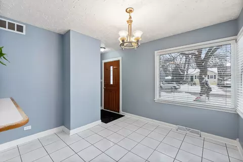 331 Triggs Ave, Elgin, IL 60123 photo 9