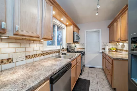 606 Morgan St, Elgin, IL 60123 photo 6