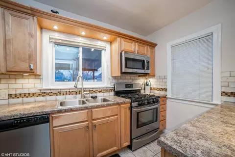 606 Morgan St, Elgin, IL 60123 photo 5