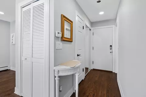1285 E Washington St #4, Des Plaines, IL 60016 photo 3