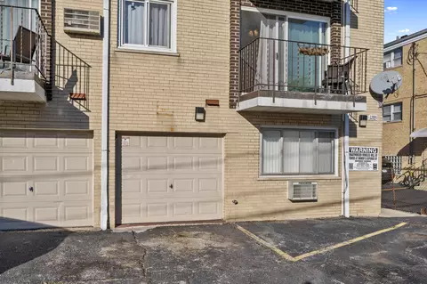 1285 E Washington St #4, Des Plaines, IL 60016 photo 2