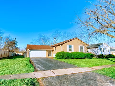 820 Oxford Ave, Matteson, IL 60443