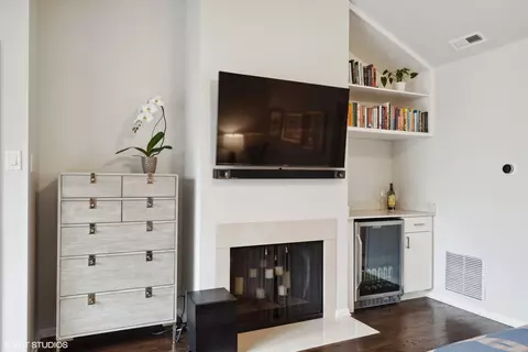 1306 N Sutton Pl, Chicago, IL 60610 photo 23