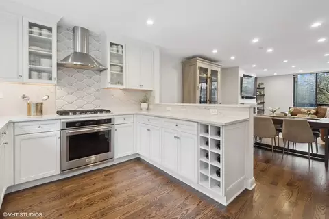1306 N Sutton Pl, Chicago, IL 60610 photo 14