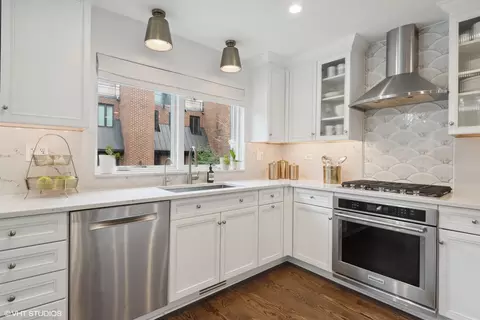1306 N Sutton Pl, Chicago, IL 60610 photo 12