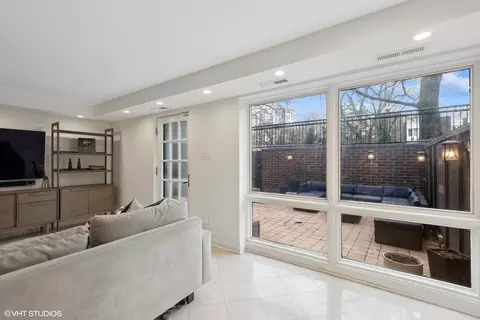 1306 N Sutton Pl, Chicago, IL 60610 photo 44