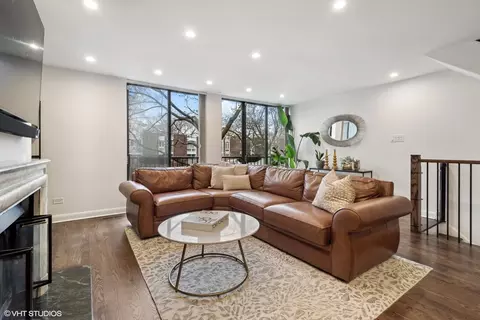 1306 N Sutton Pl, Chicago, IL 60610 photo 4