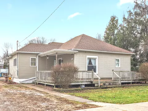 420 W Garfield Ave, Cissna Park, IL 60924