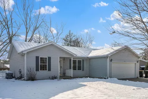 321 Mary Ann Dr, Lake Holiday, IL 60552