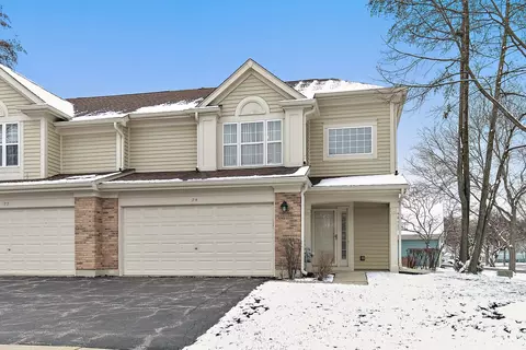 24 Meadow Ct, Schaumburg, IL 60193
